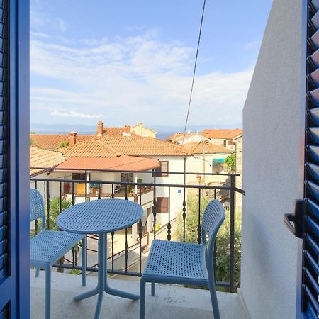 Apartman Placa Njivice Exterior photo