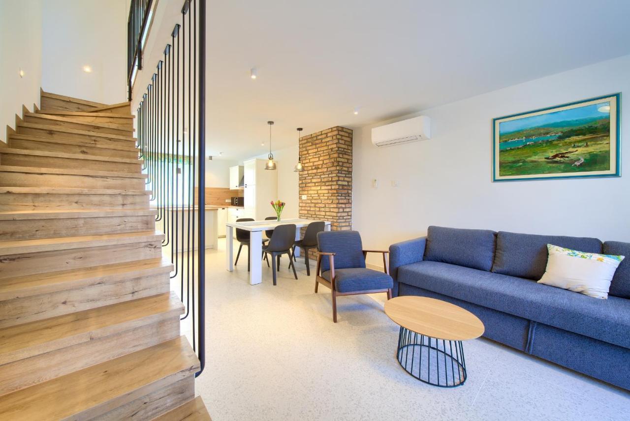Apartman Placa Njivice Exterior photo
