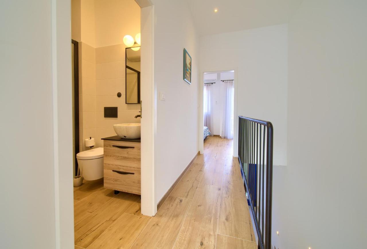 Apartman Placa Njivice Exterior photo