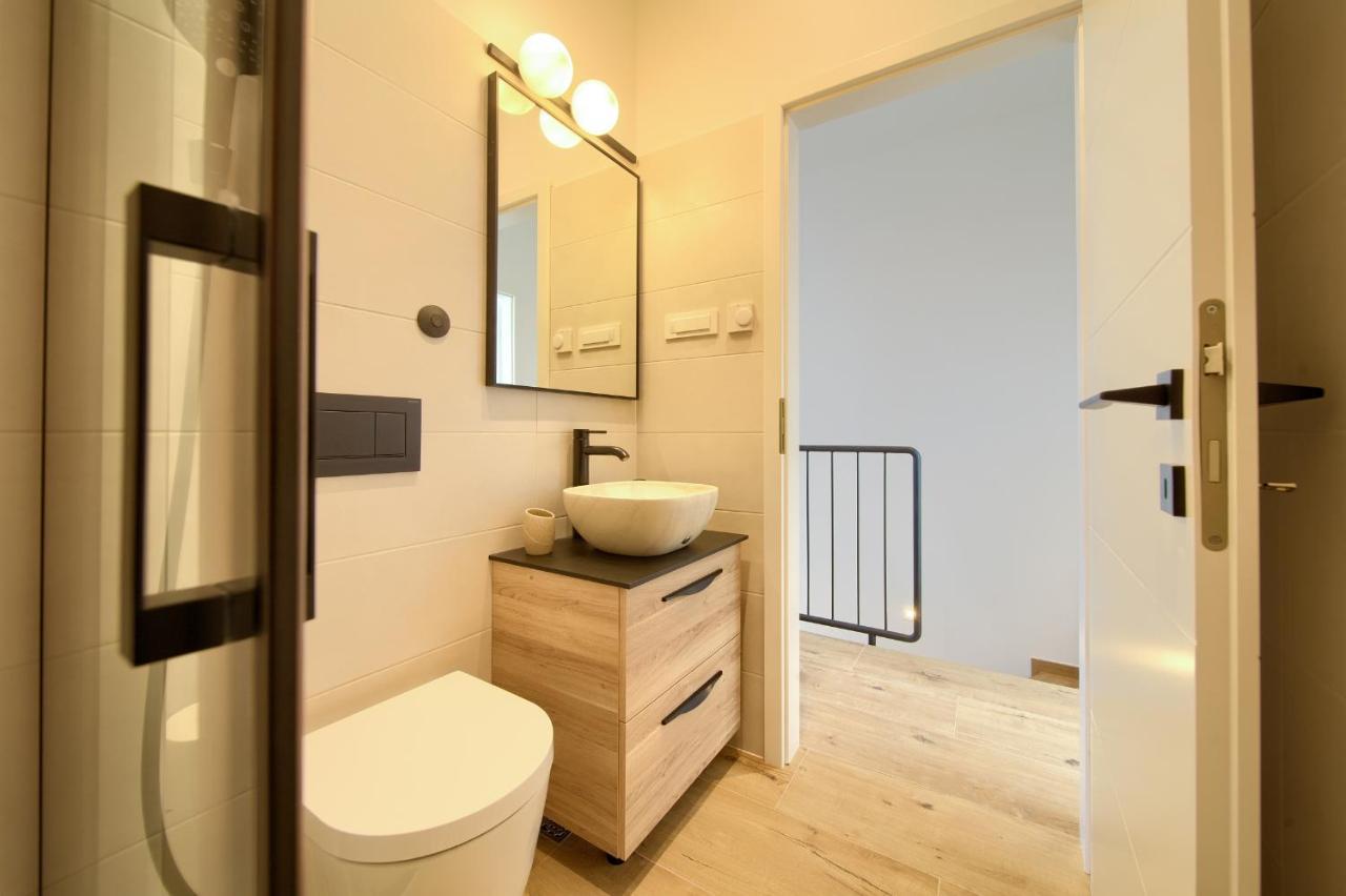 Apartman Placa Njivice Exterior photo
