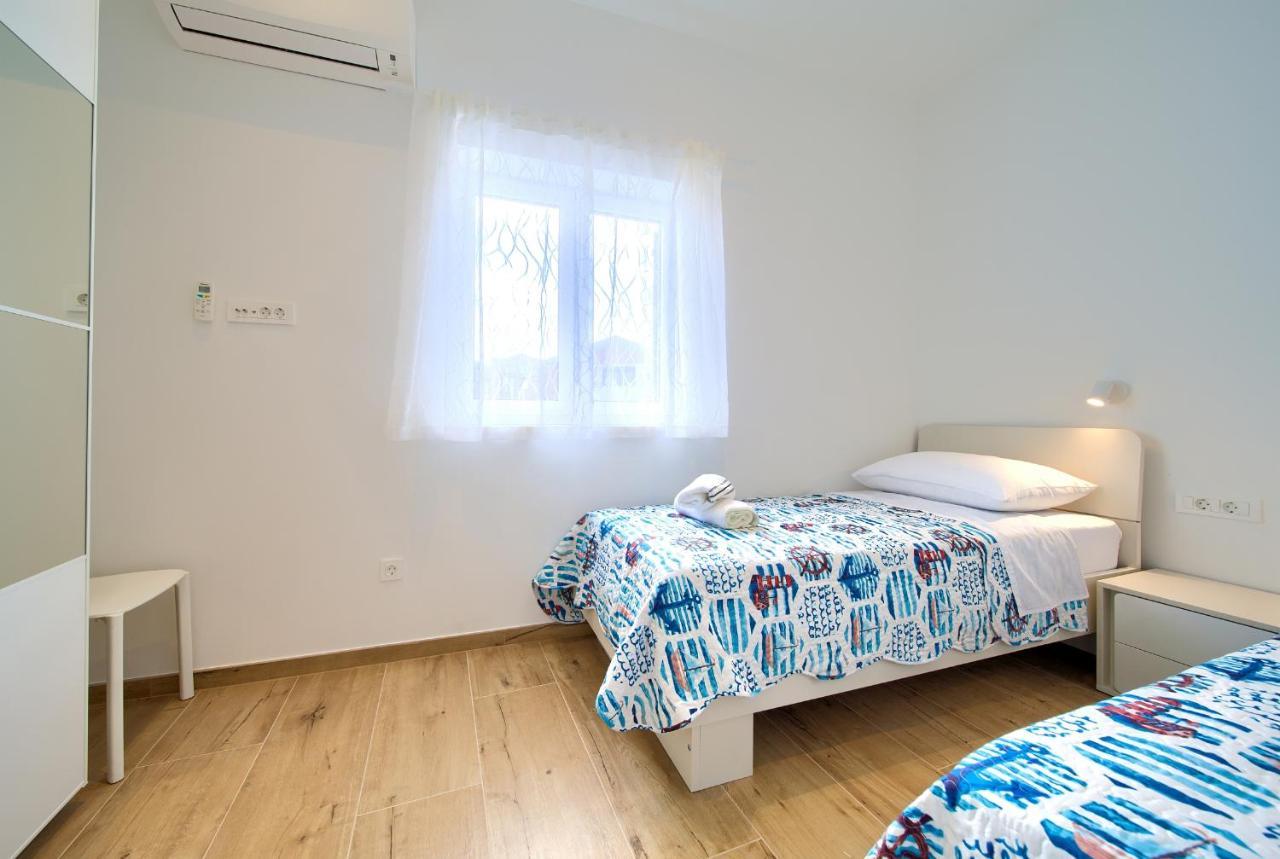 Apartman Placa Njivice Exterior photo