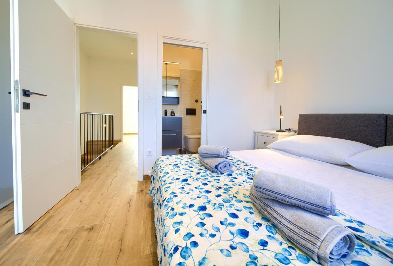 Apartman Placa Njivice Exterior photo