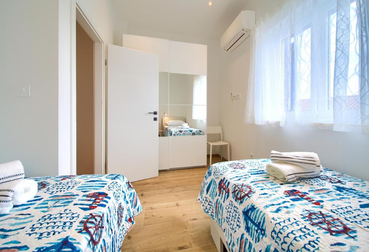 Apartman Placa Njivice Exterior photo